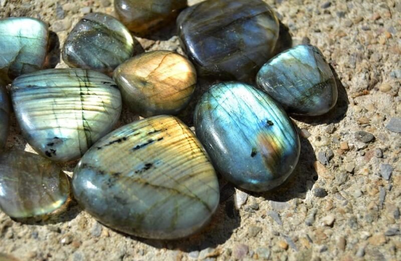 Aceites esenciales que resuenan con la Labradorita